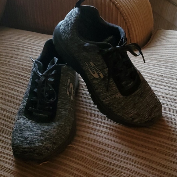 Sketchers tennis - Picture 1 of 3